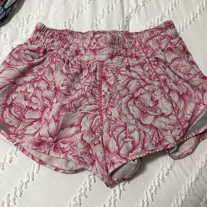 Lululemon Hotty Hot Shorts 2.5”